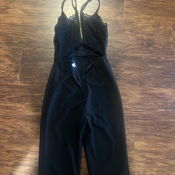 Elegant Black Jumpsuit - Picture 2 of 2